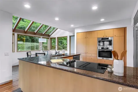 2261 W Lake Sammamish Parkway SE Bellevue WA 98008