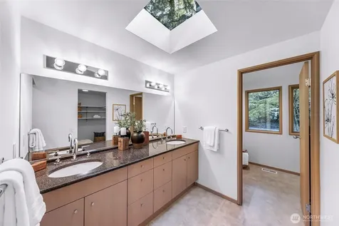 2261 W Lake Sammamish Parkway SE Bellevue WA 98008