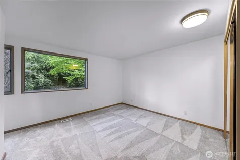 2261 W Lake Sammamish Parkway SE Bellevue WA 98008