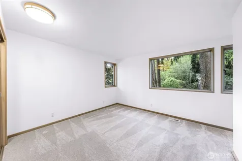 2261 W Lake Sammamish Parkway SE Bellevue WA 98008