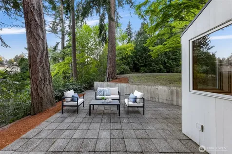 2261 W Lake Sammamish Parkway SE Bellevue WA 98008