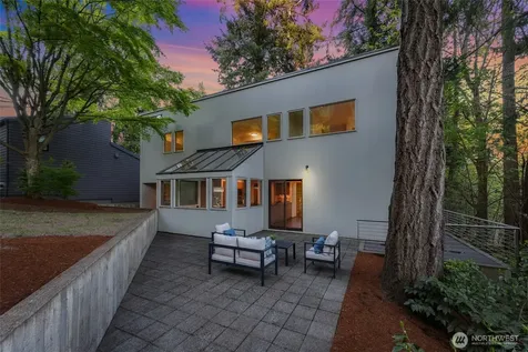 2261 W Lake Sammamish Parkway SE Bellevue WA 98008