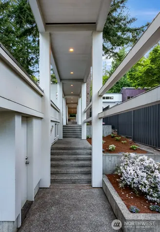 2261 W Lake Sammamish Parkway SE Bellevue WA 98008