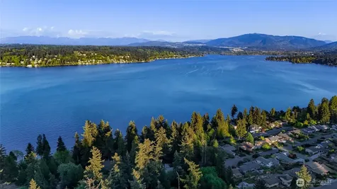 2261 W Lake Sammamish Parkway SE Bellevue WA 98008