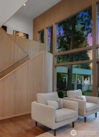 2261 W Lake Sammamish Parkway SE Bellevue WA 98008