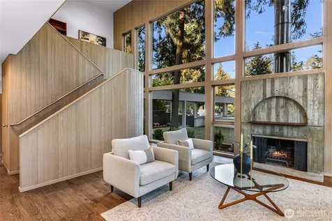 2261 W Lake Sammamish Parkway SE Bellevue WA 98008