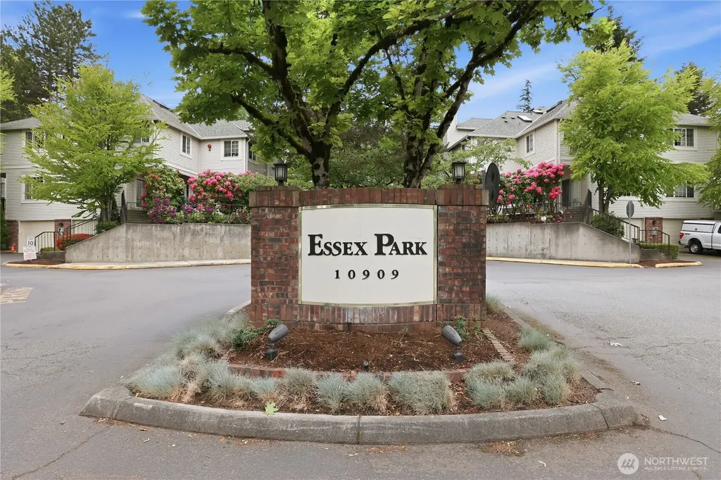 10909 Avondale Road NE Redmond WA 98052