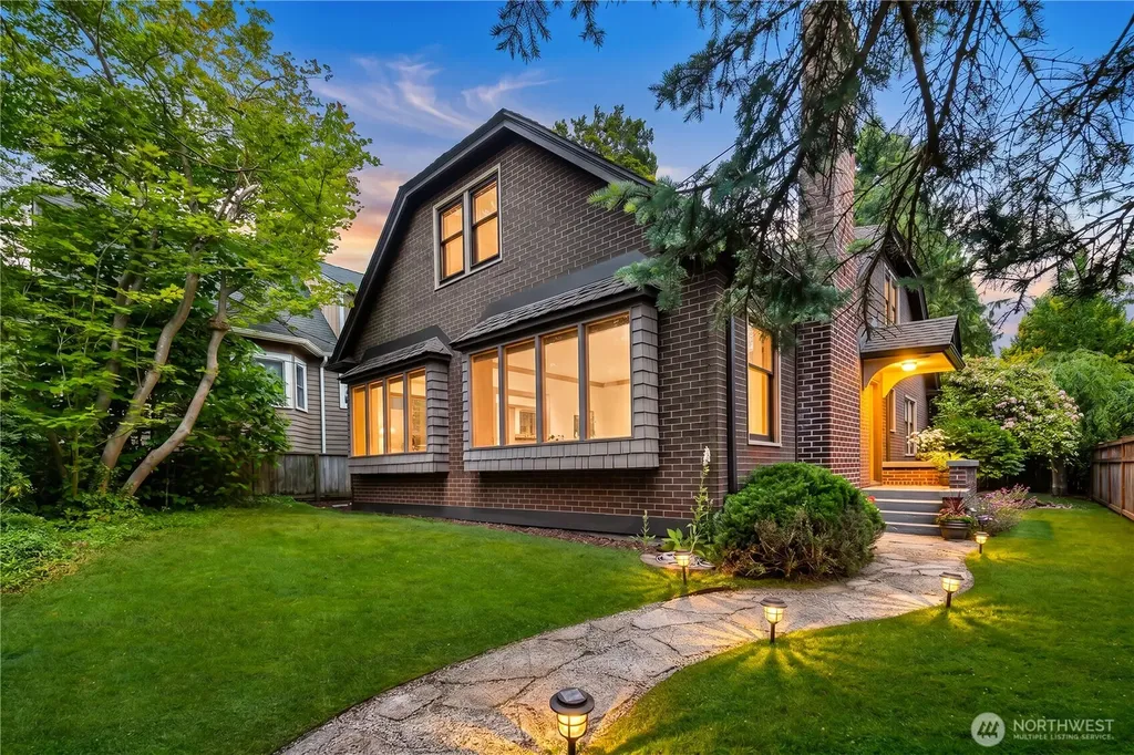 2654 Dravus Street Seattle WA 98199