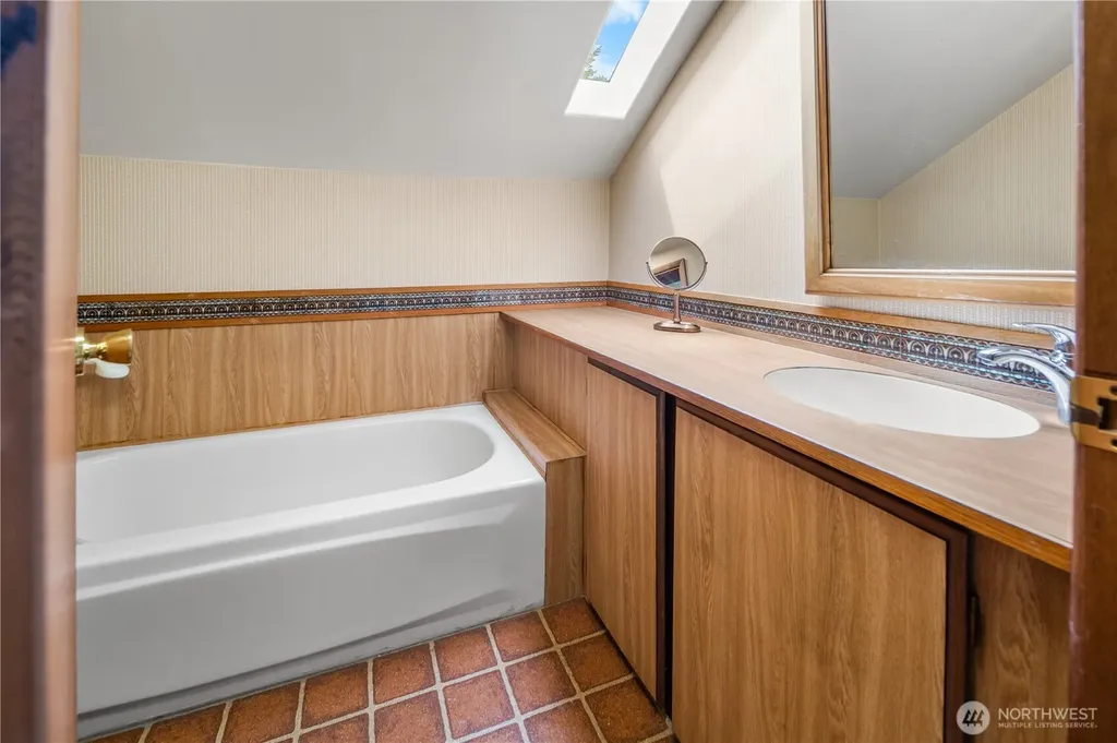 2654 Dravus Street Seattle WA 98199