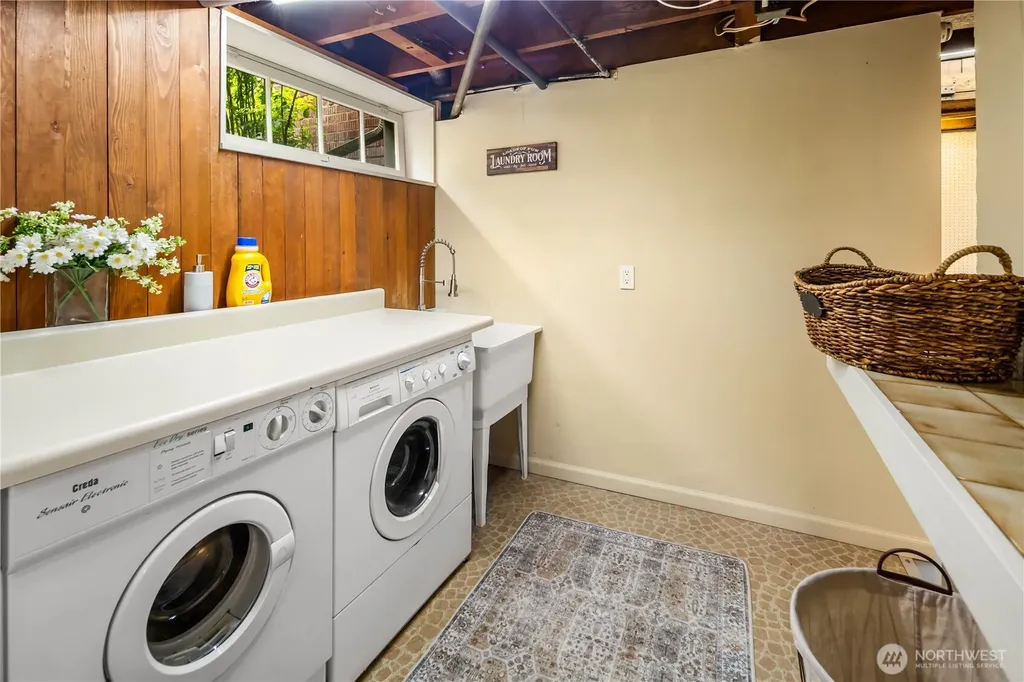 2654 Dravus Street Seattle WA 98199