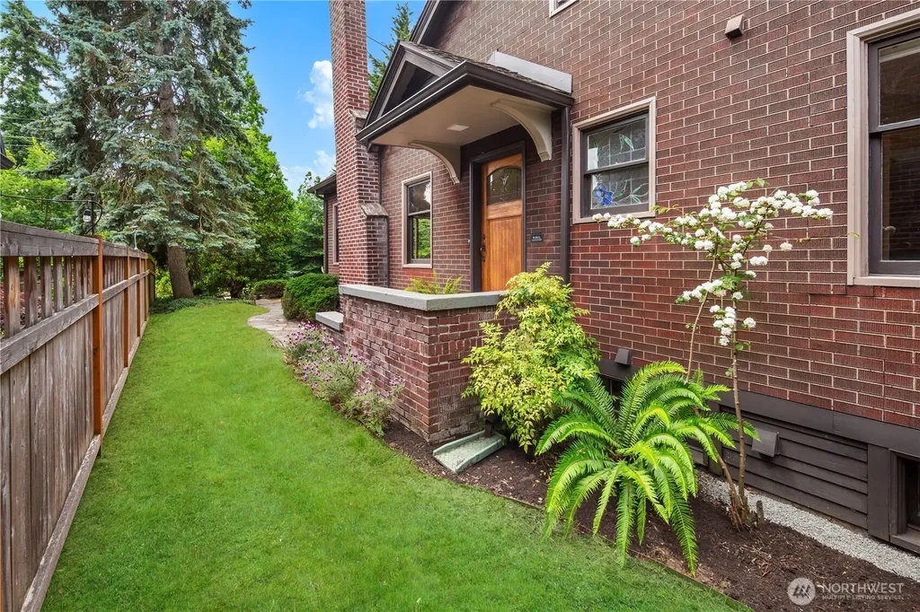 2654 Dravus Street Seattle WA 98199