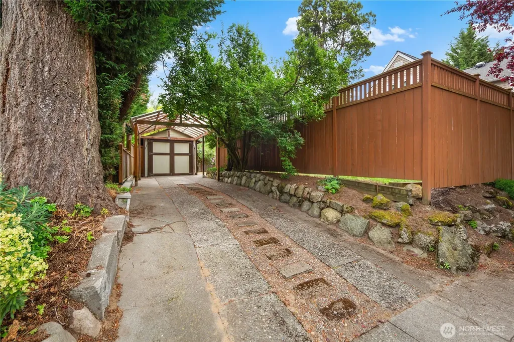 2654 Dravus Street Seattle WA 98199