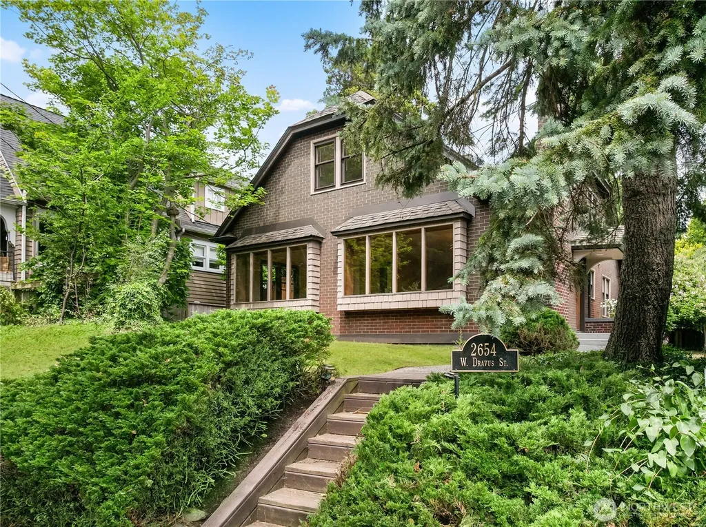 2654 Dravus Street Seattle WA 98199
