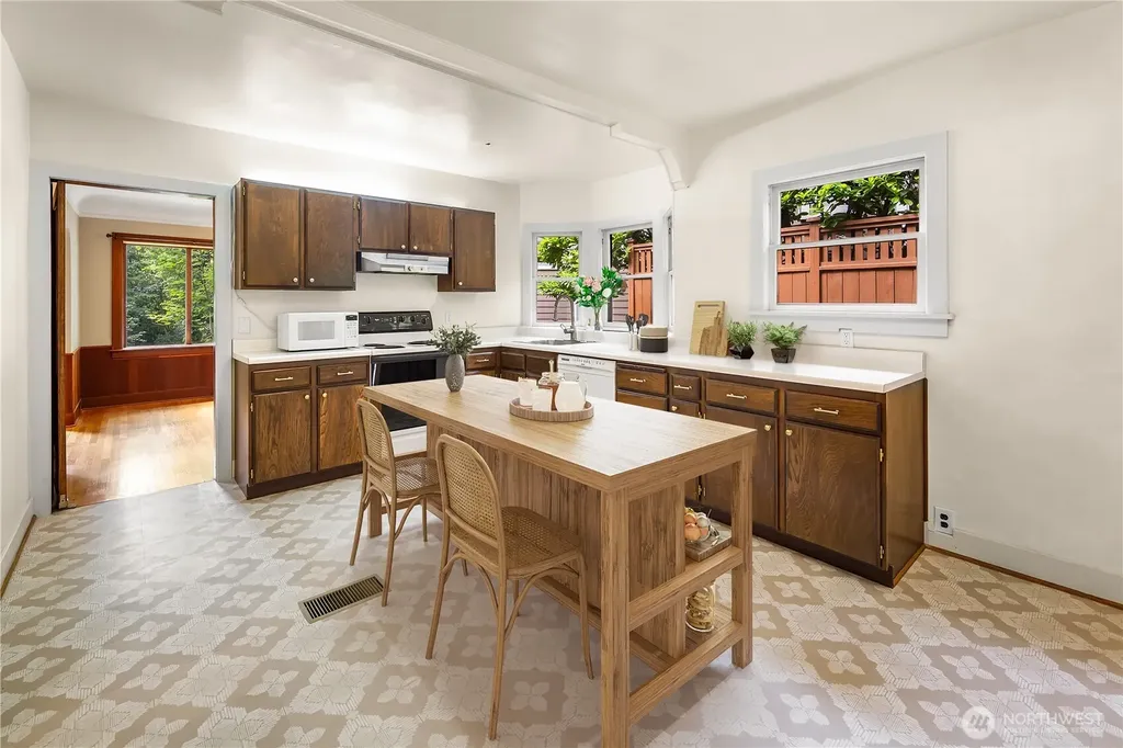 2654 Dravus Street Seattle WA 98199