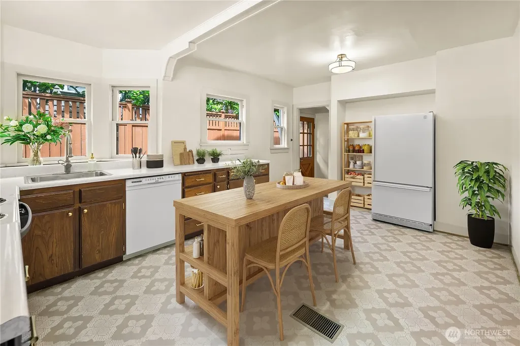 2654 Dravus Street Seattle WA 98199