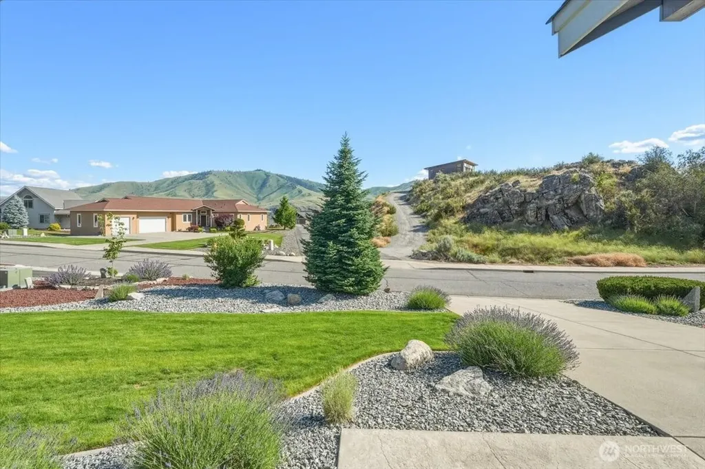 345 Orchard View Drive Chelan WA 98816