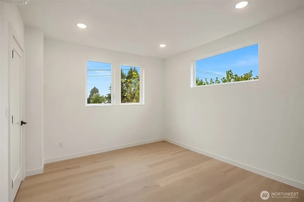 7334 25th Avenue NW Seattle WA 98117