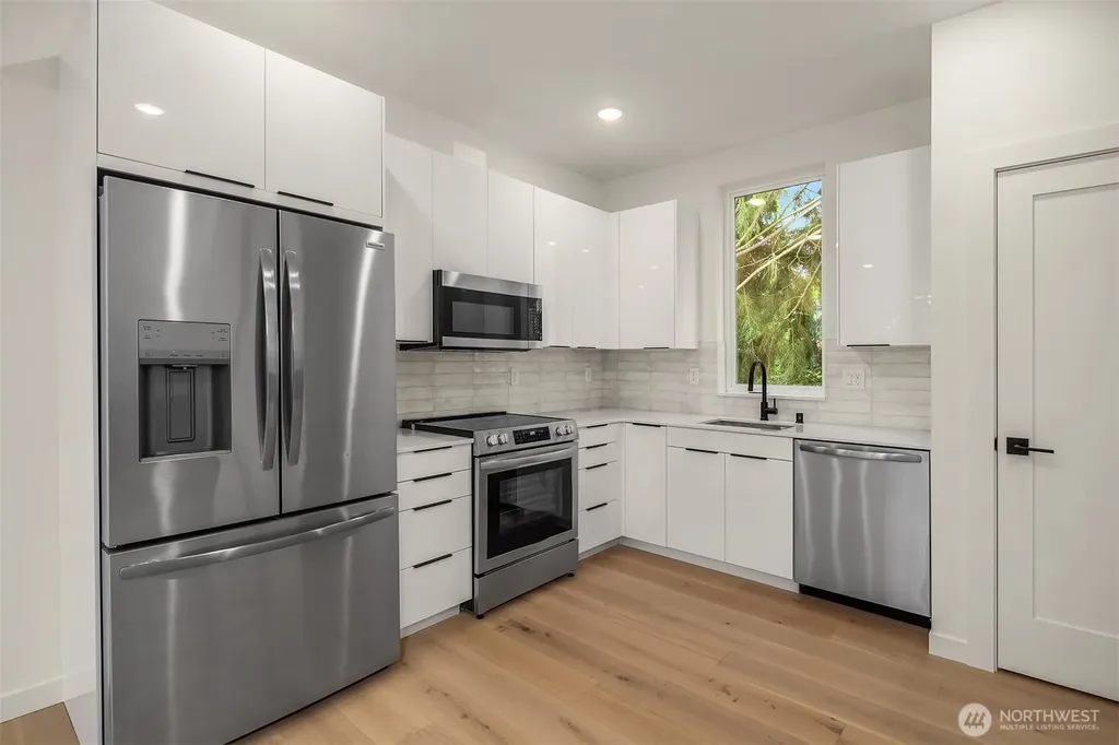 7334 25th Avenue NW Seattle WA 98117