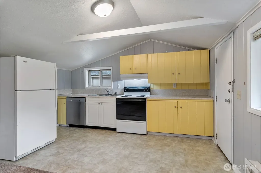 6411 Lake Grove Street SW Lakewood WA 98499
