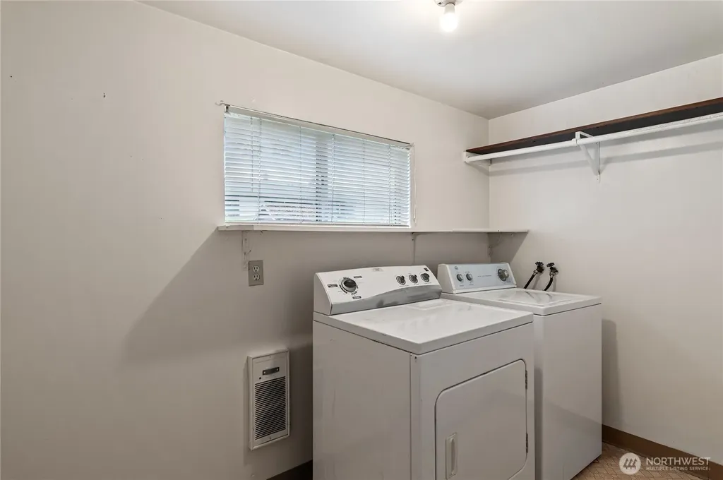 6411 Lake Grove Street SW Lakewood WA 98499
