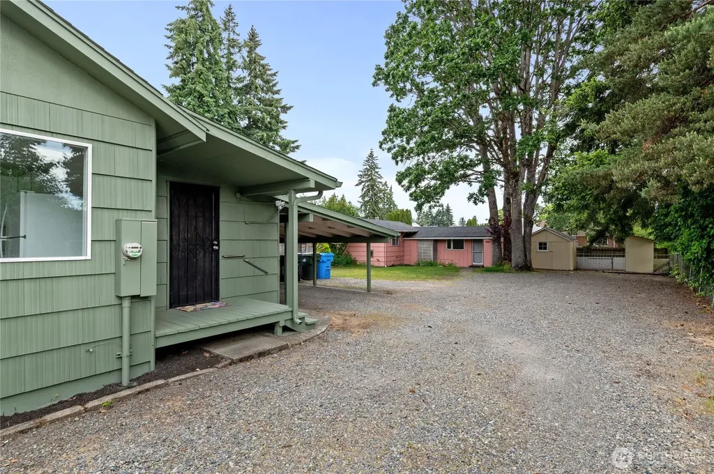 6411 Lake Grove Street SW Lakewood WA 98499