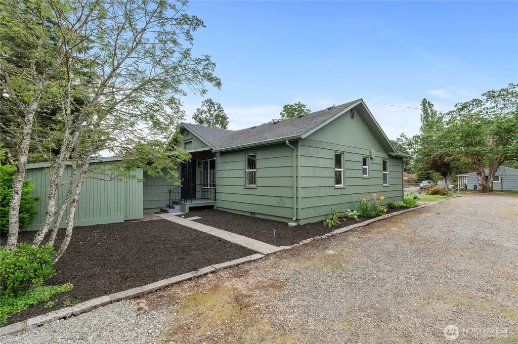 6411 Lake Grove Street SW Lakewood WA 98499
