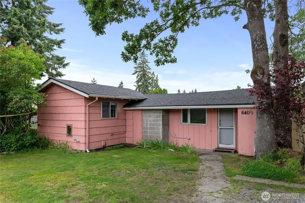 6411 Lake Grove Street SW Lakewood WA 98499