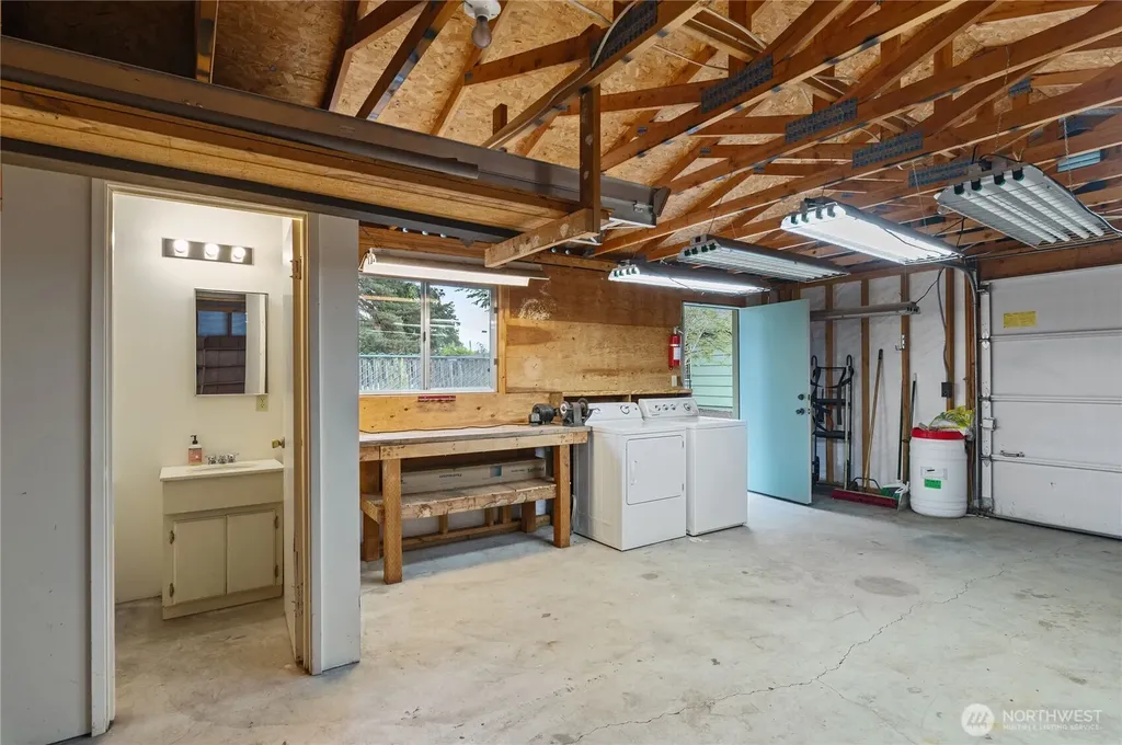 6411 Lake Grove Street SW Lakewood WA 98499
