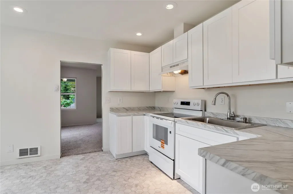 6411 Lake Grove Street SW Lakewood WA 98499