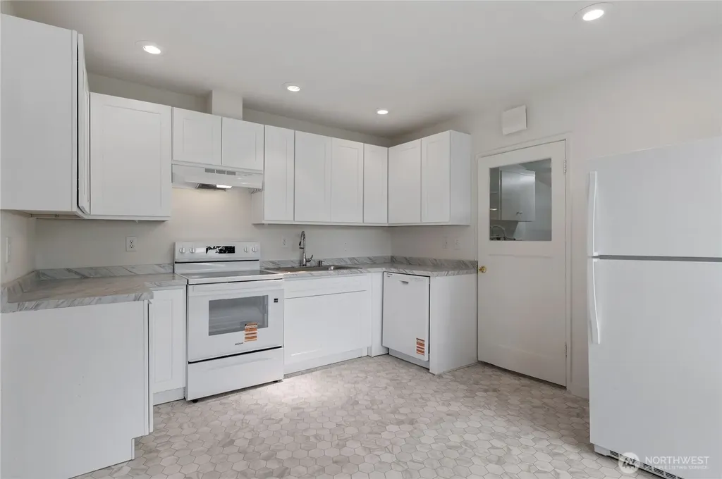 6411 Lake Grove Street SW Lakewood WA 98499