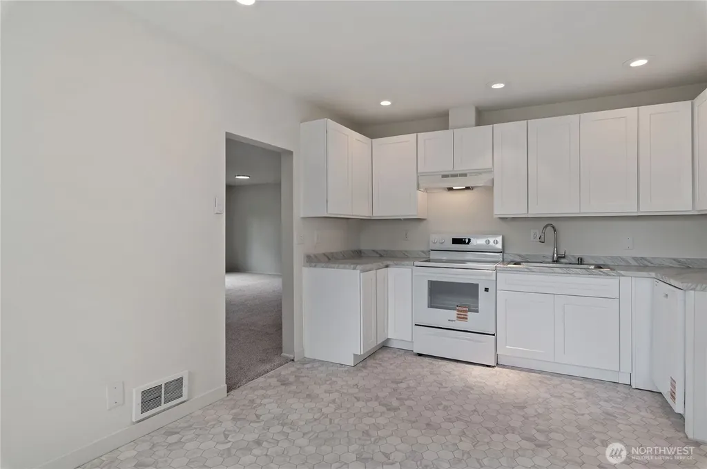 6411 Lake Grove Street SW Lakewood WA 98499
