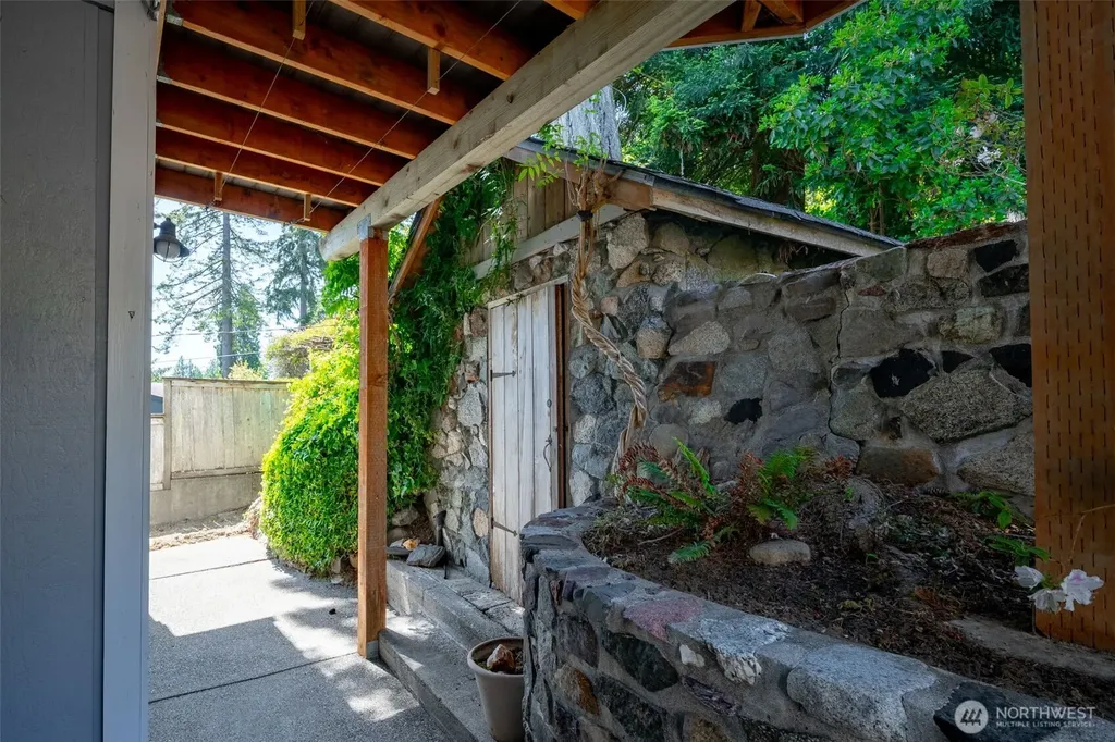 9230 Hunter Point Road NW Olympia WA 98502