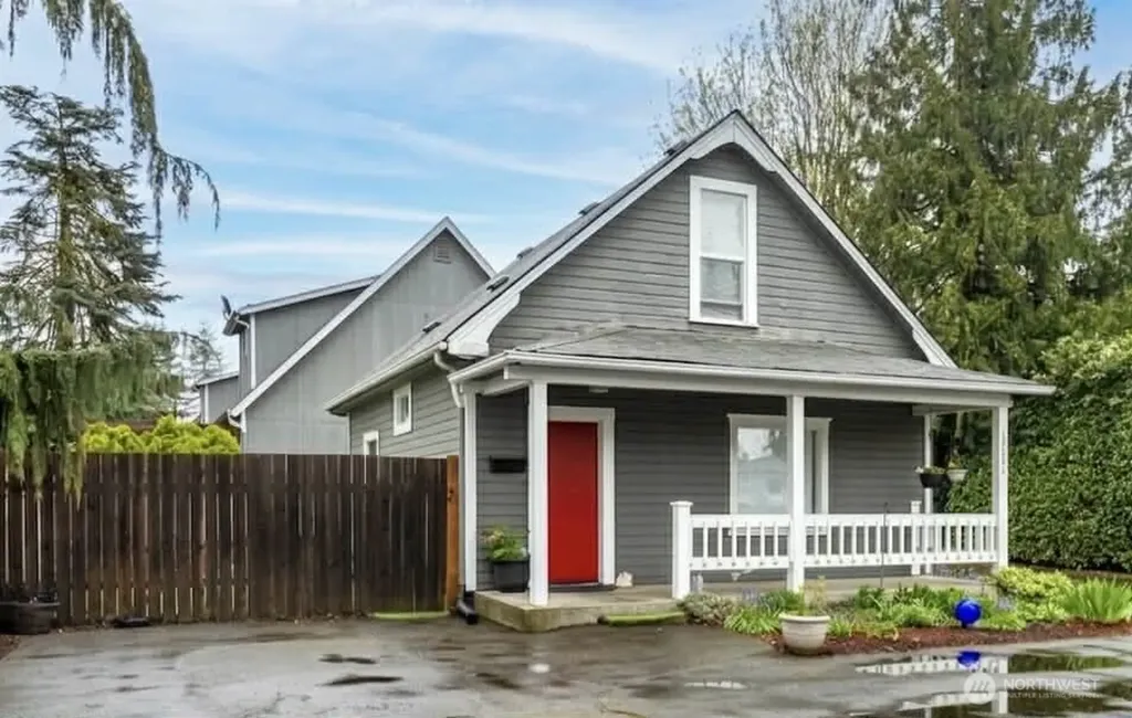 1088 Beach Avenue Marysville WA 98270