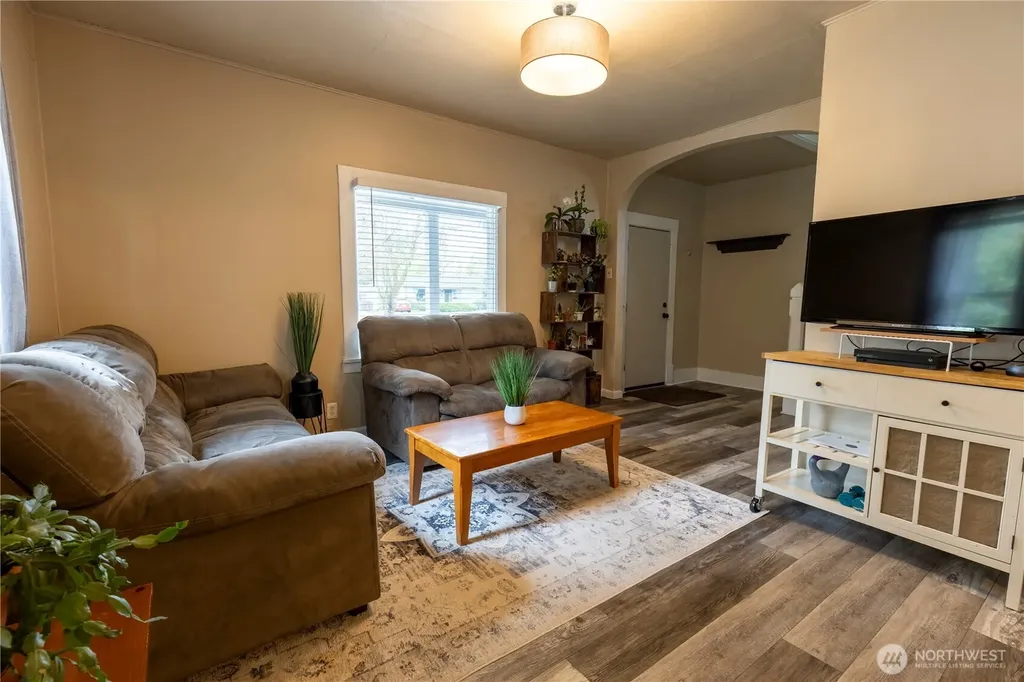 1088 Beach Avenue Marysville WA 98270