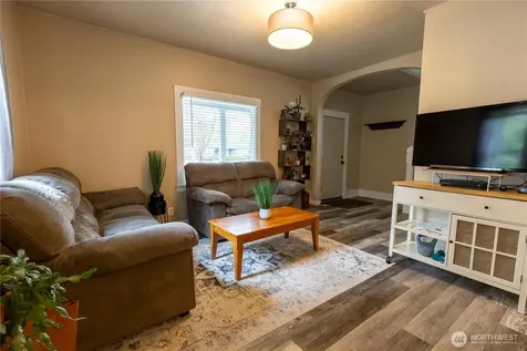 1088 Beach Avenue Marysville WA 98270