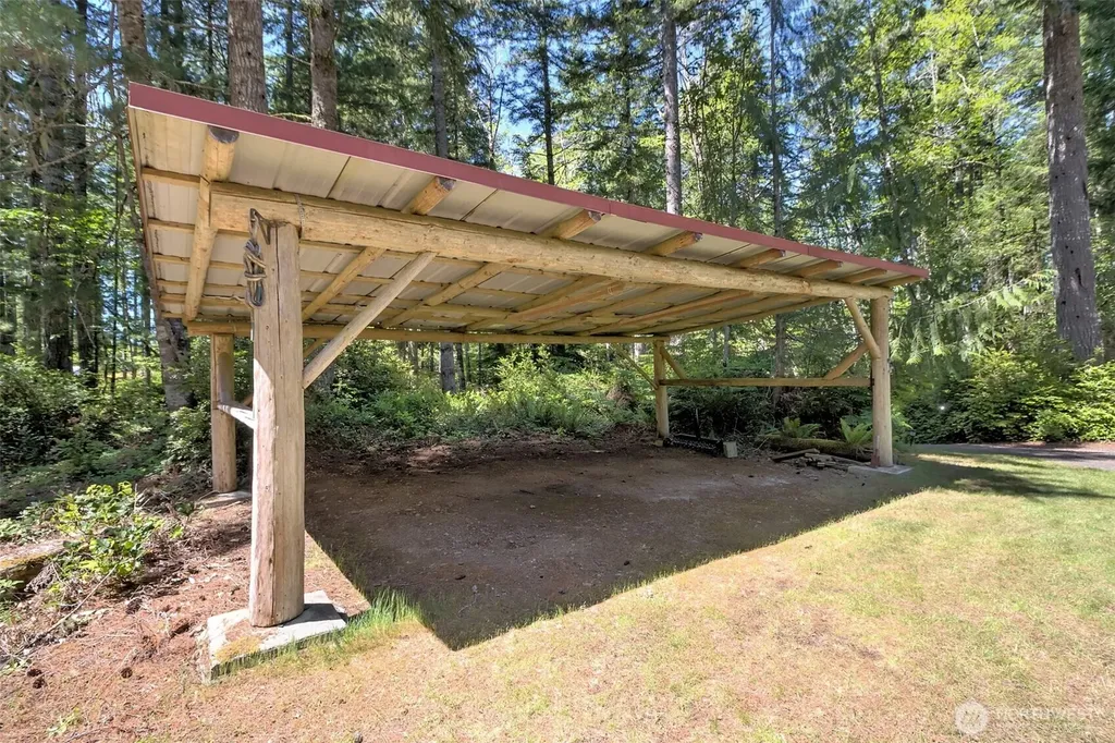 90 NE Lakeridge Drive Belfair WA 98528