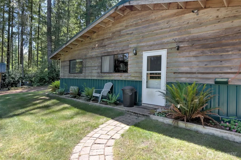 90 NE Lakeridge Drive Belfair WA 98528