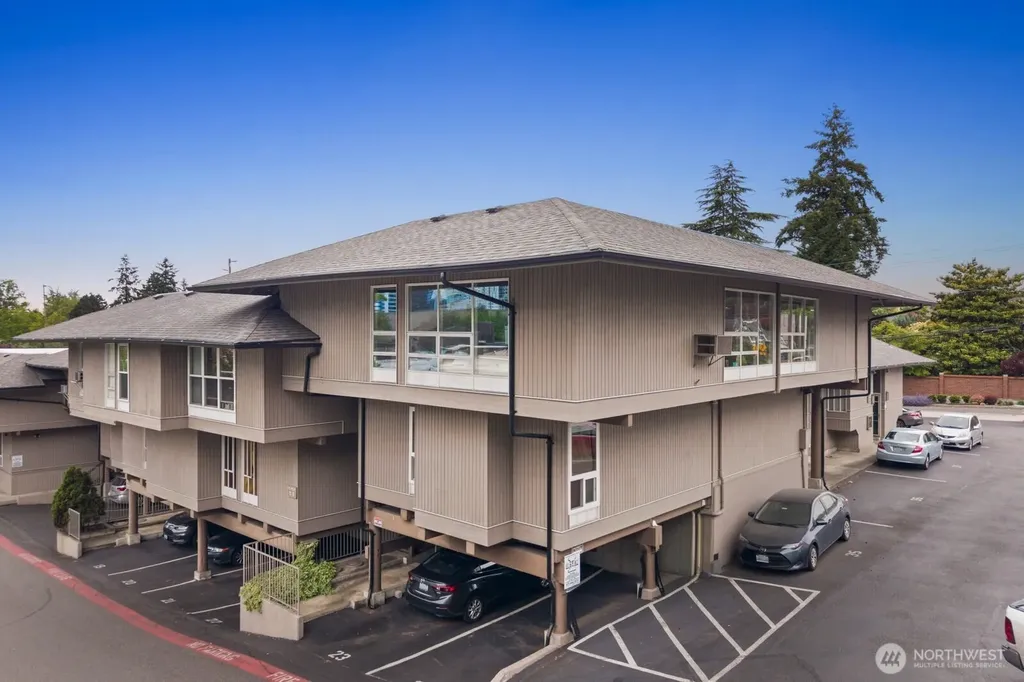 952 100th Avenue NE Bellevue WA 98004