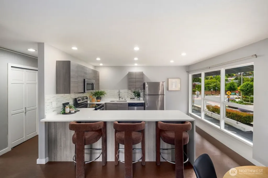 952 100th Avenue NE Bellevue WA 98004