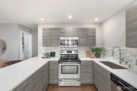 952 100th Avenue NE Bellevue WA 98004