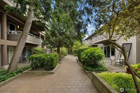 952 100th Avenue NE Bellevue WA 98004