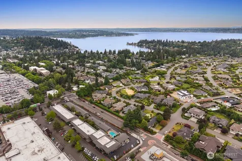 952 100th Avenue NE Bellevue WA 98004