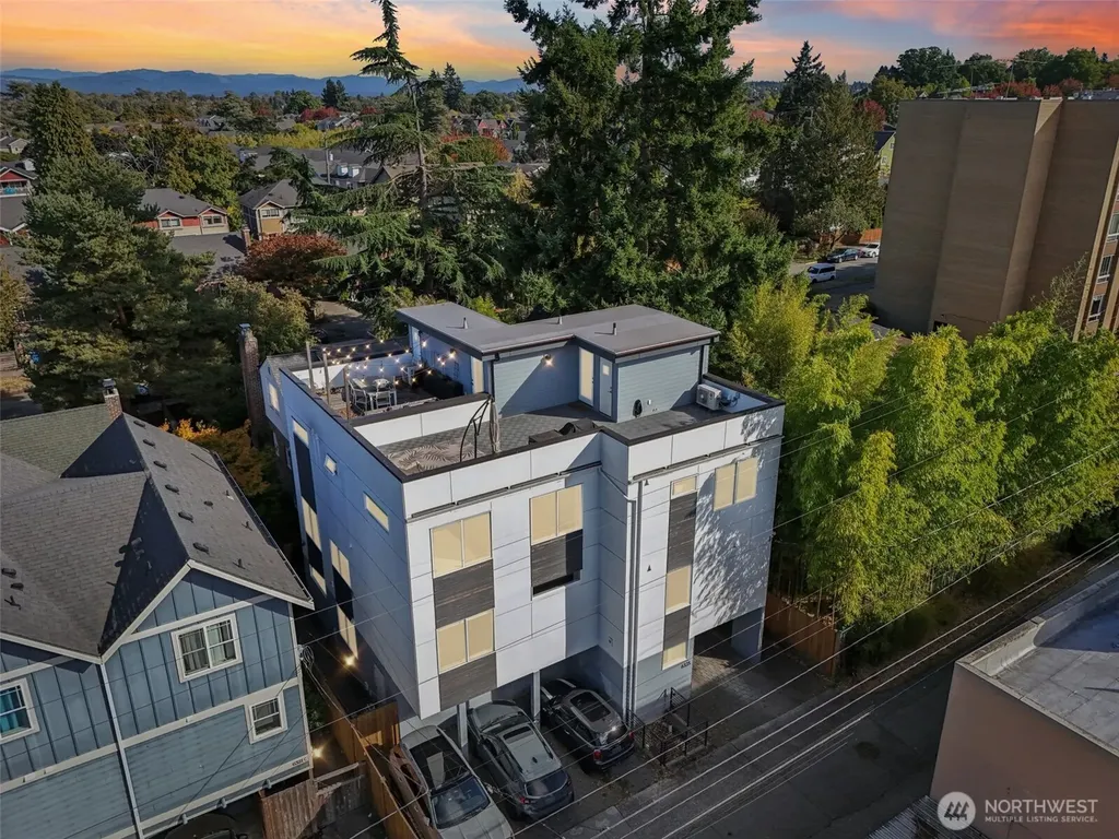 6325 34th Avenue SW Seattle WA 98126
