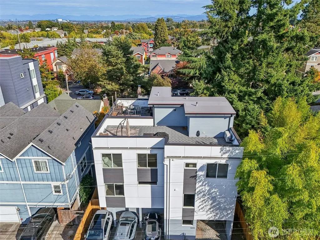 6325 34th Avenue SW Seattle WA 98126