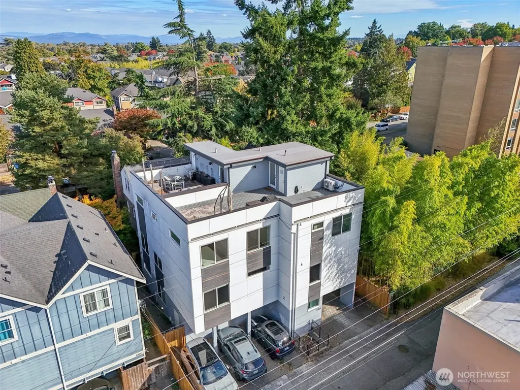 6325 34th Avenue SW Seattle WA 98126