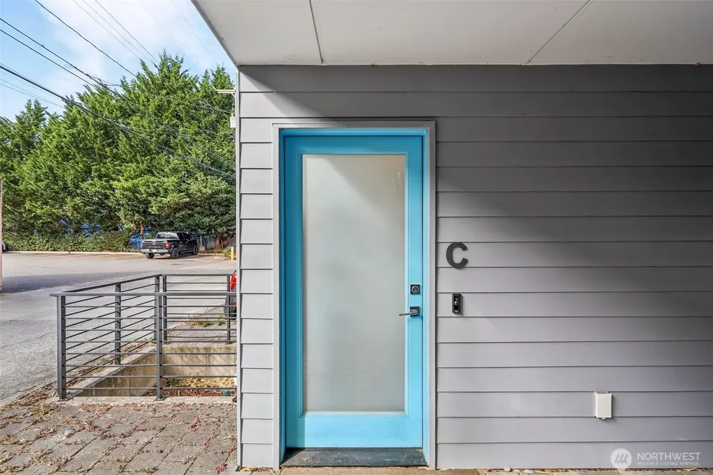 6325 34th Avenue SW Seattle WA 98126