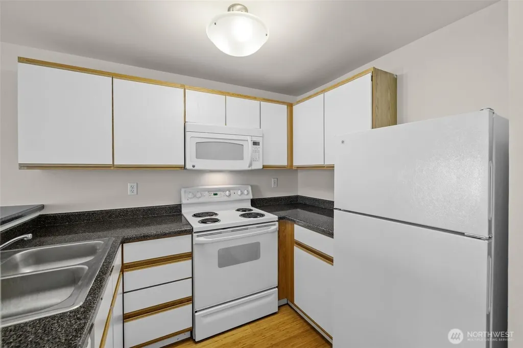 1900 NE 48th Street Renton WA 98056