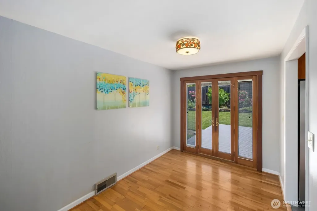 9842 60th Avenue S Seattle WA 98118