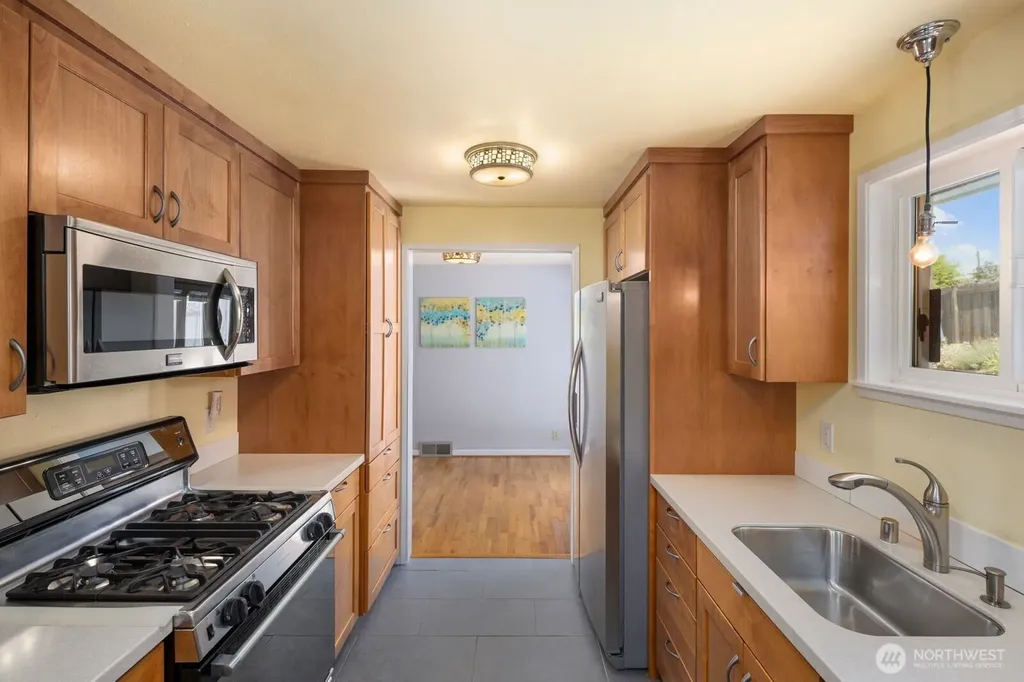 9842 60th Avenue S Seattle WA 98118