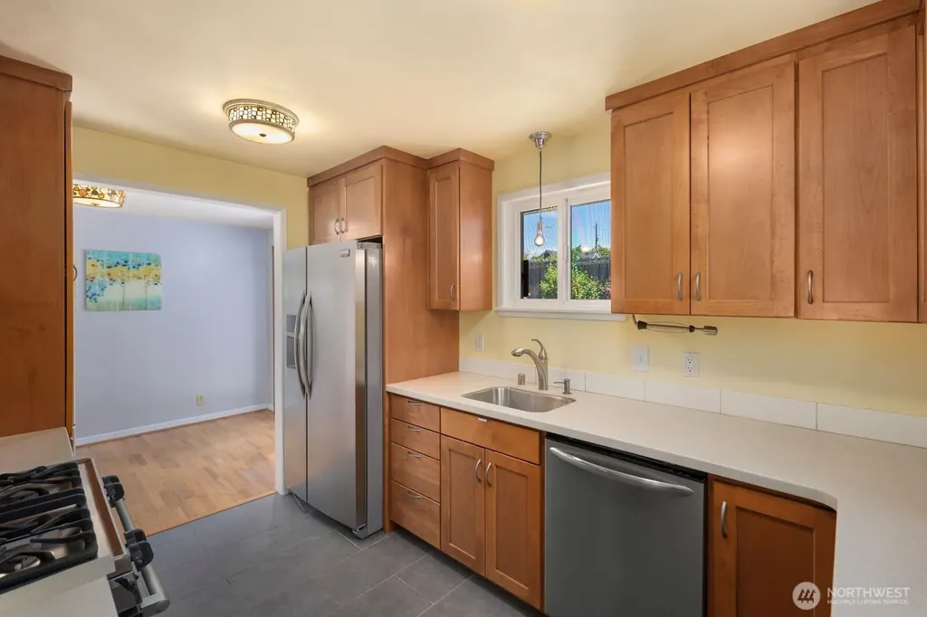 9842 60th Avenue S Seattle WA 98118